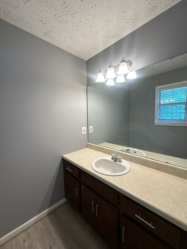 Building Photo - 407 Southmoor Cir