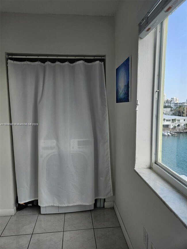 Building Photo - 8001 Crespi Blvd