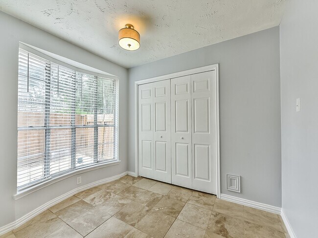Building Photo - 21335 Park Mt Dr