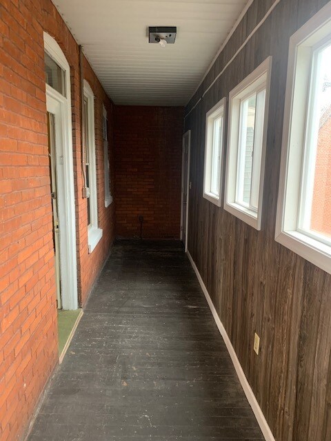 Building Photo - 150 S East St