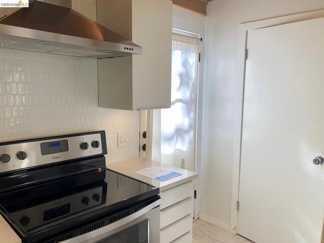 Building Photo - 21 Waverley Ct