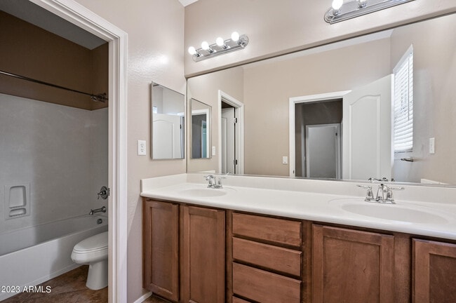 Building Photo - 1165 E Gail Dr