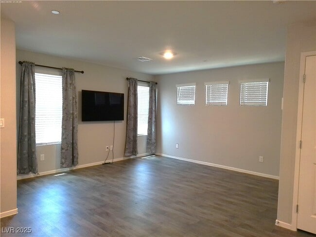Building Photo - 351 Summer Sparrow Ave