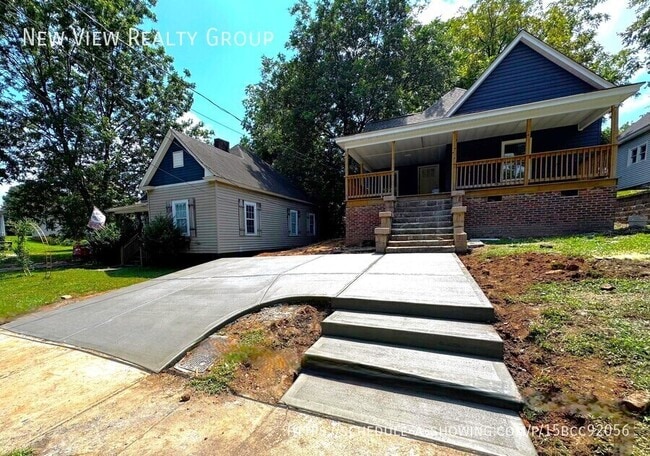 Primary Photo - 117 W Henderson St
