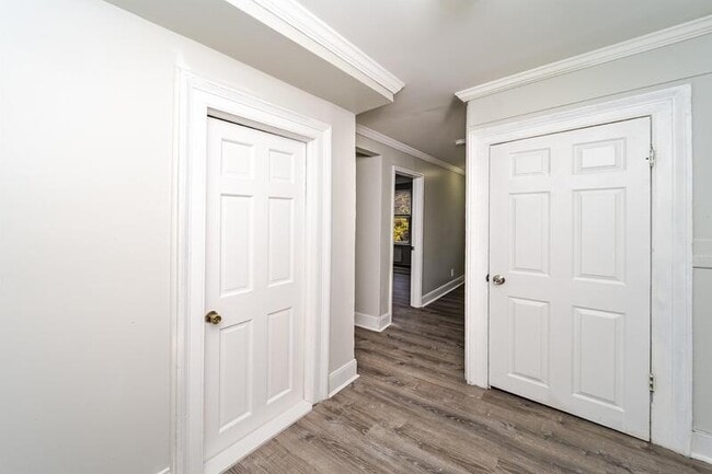 Building Photo - 20 Vandenburgh Ave