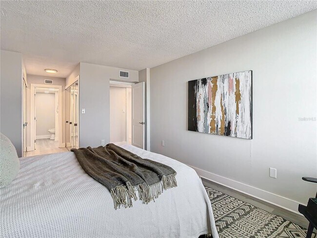 Building Photo - 400 Island Way