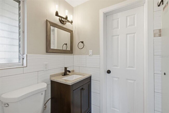 Building Photo - 2465 Brentwood Dr