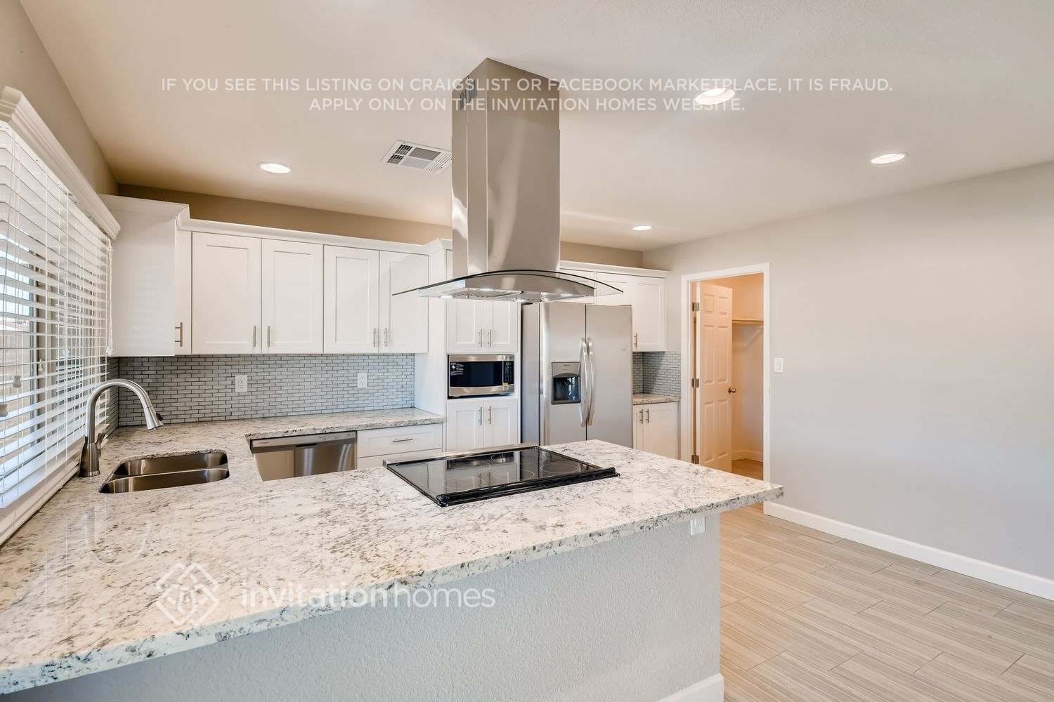 Building Photo - 2450 E Hermosa Dr