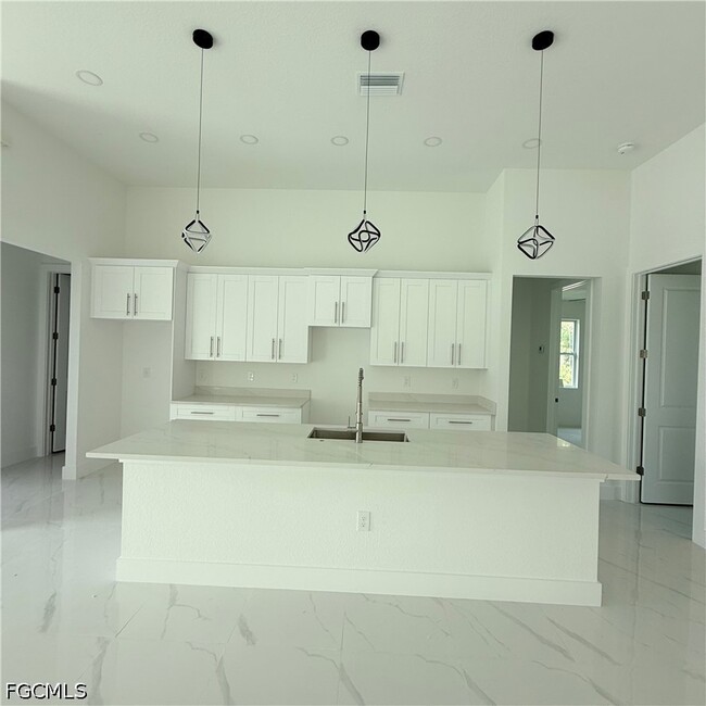 Building Photo - 208 Johns Ave