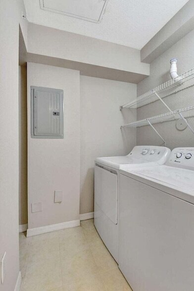 Building Photo - 15155 Michelangelo Blvd