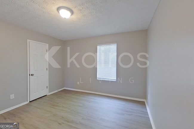 Building Photo - 3160 Creekwood Dr