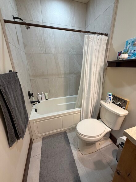 Building Photo - 107 Pinyon Mesa Dr