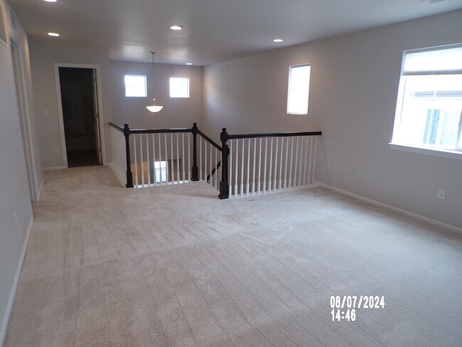 Building Photo - Stunning Home in Castle Rock 4Bedrooms 3.5 Bathrooms!