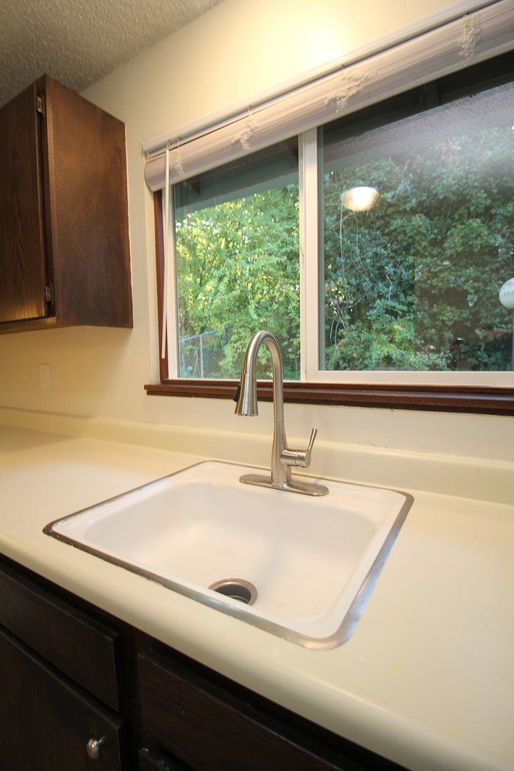 Building Photo - 5704 SW Beaverton Hillsdale Hwy