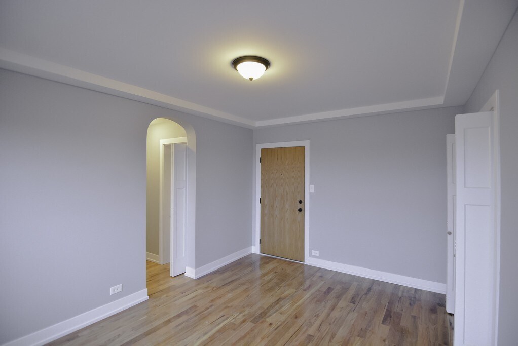 Building Photo - 555 W Arlington