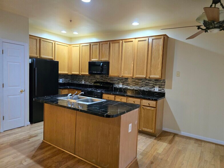 Building Photo - 8229 Shooting Star Ln