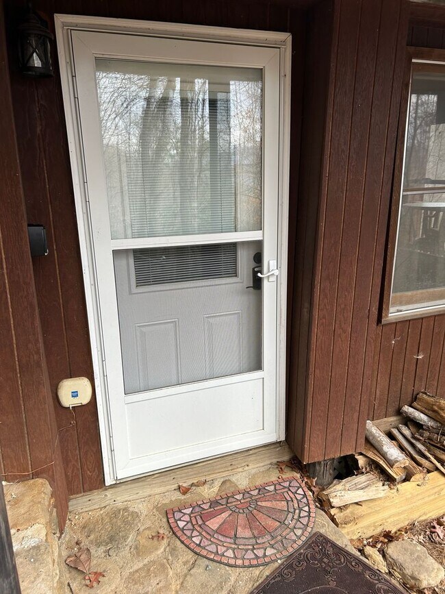 Building Photo - Montreat Rental-Lower Level Apartment! **Utilites included!