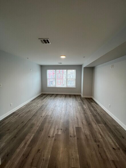 Building Photo - 35 Woodside Pl