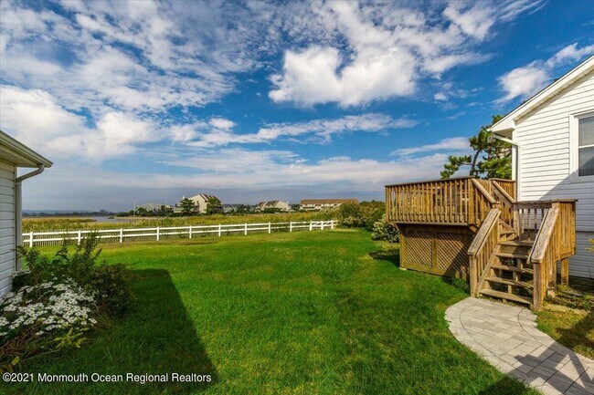 Building Photo - 15 Riverview Rd