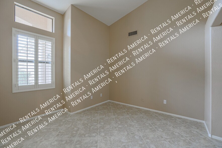 Building Photo - 263 E Ashurst Dr