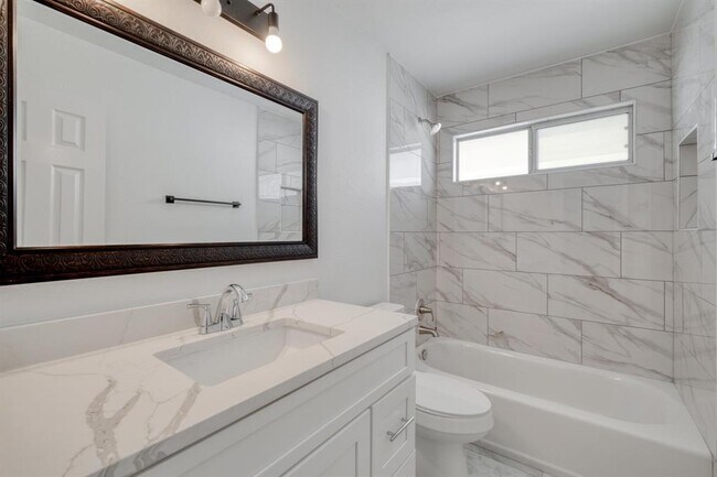 Building Photo - 277 Paddington Dr