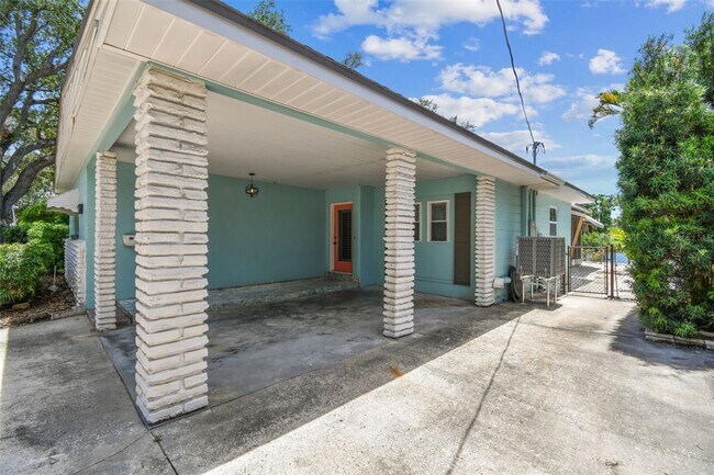Building Photo - 610 Bosphorous Ave