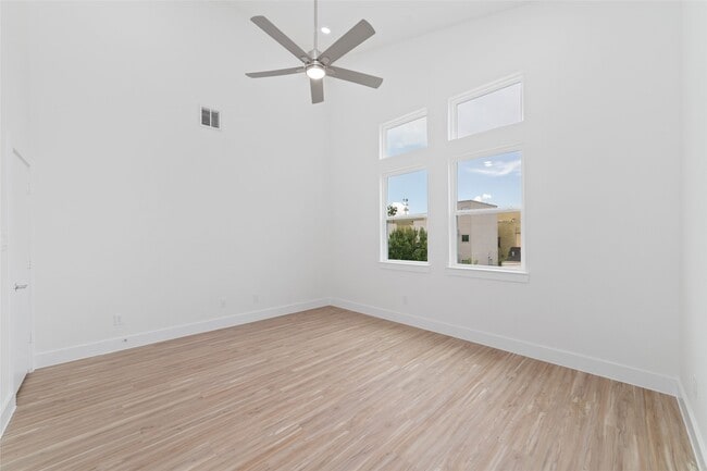 Building Photo - 2103 Holman St