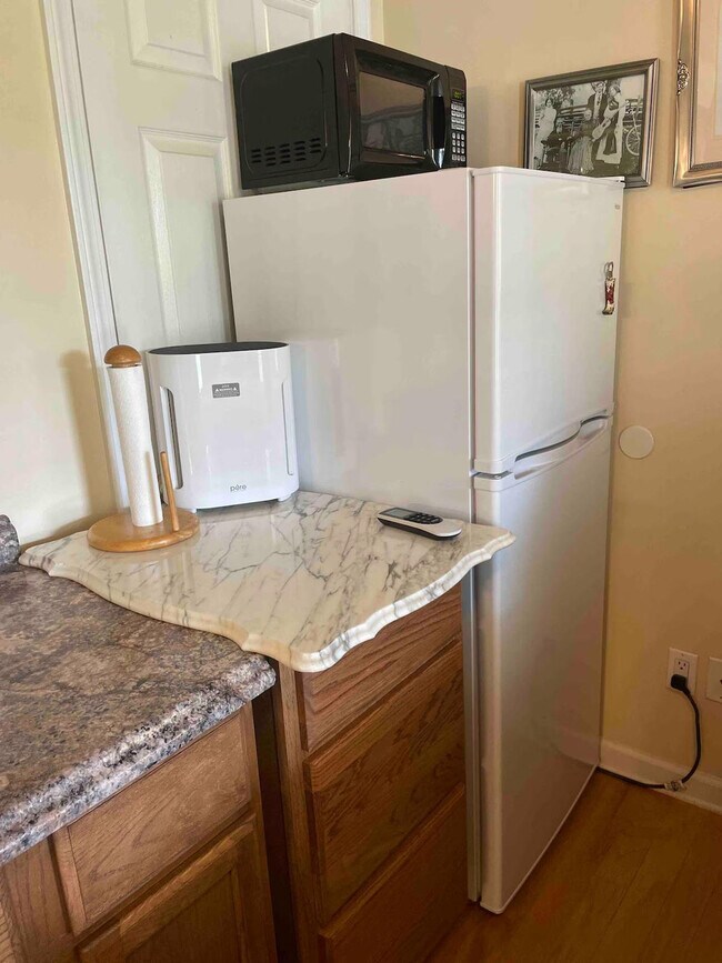 Building Photo - 176 Schools Dr