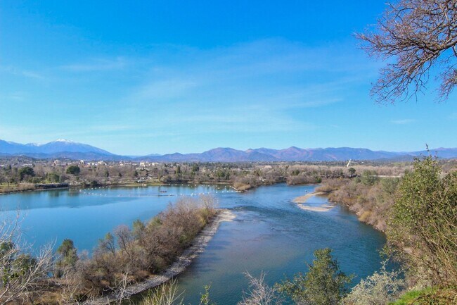 Building Photo - Remodeled Redding Condo!