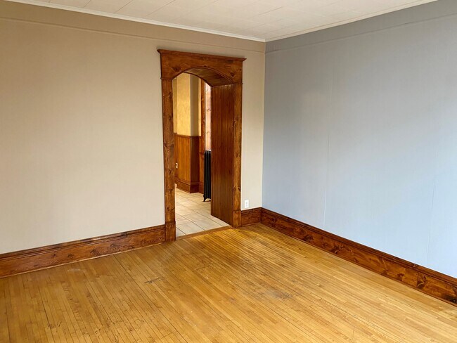Livingroom - 992 Arcade St