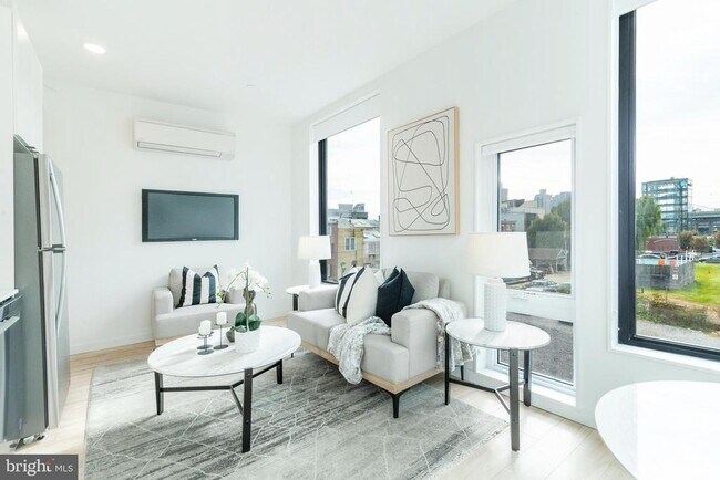 Building Photo - 1131-39 N Front St