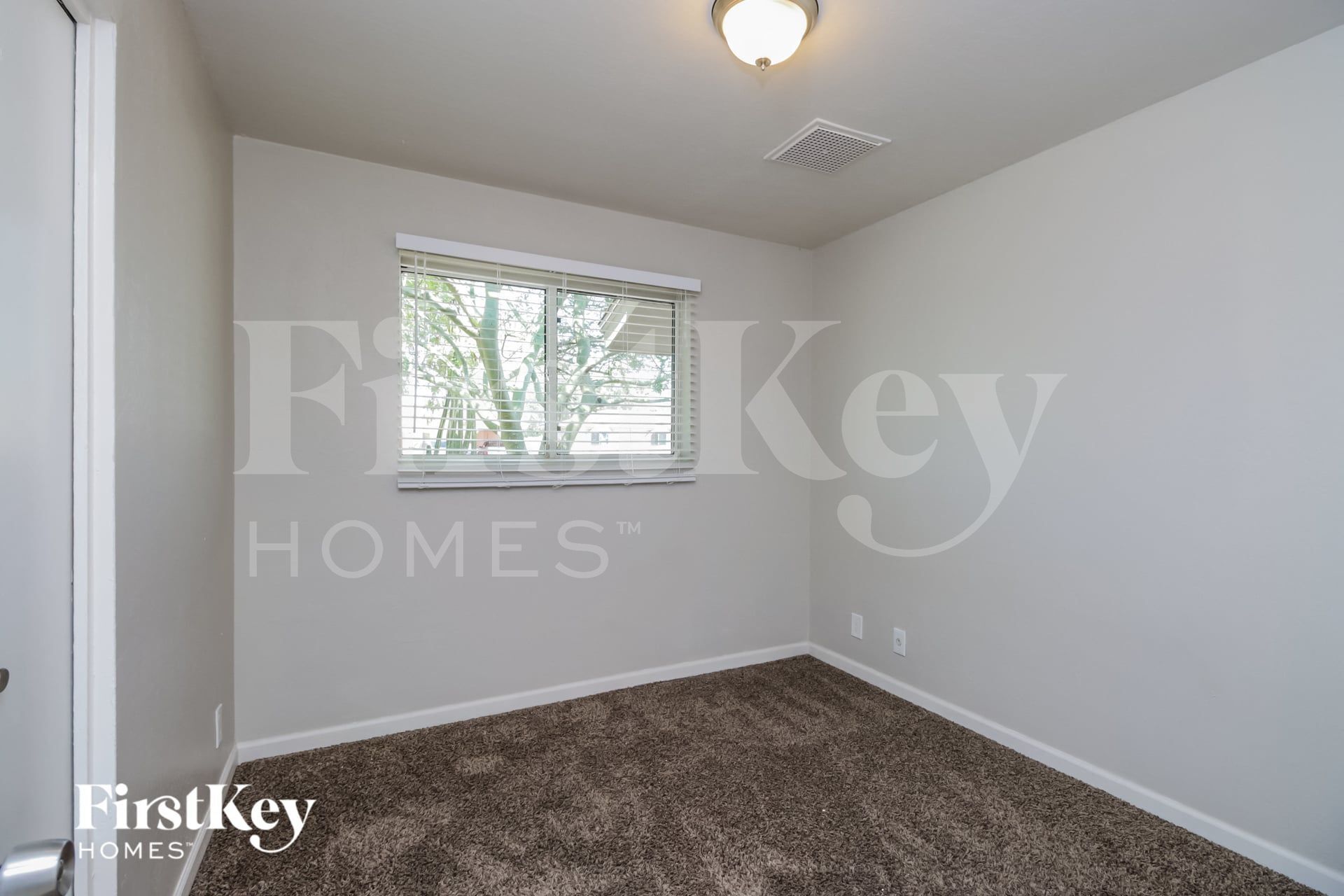 Building Photo - 1707 S Hardy Dr