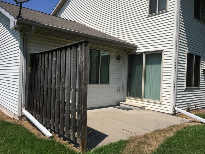 Building Photo - 288 Manette St