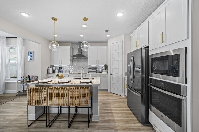 Building Photo - "Luxurious Furnished Home with 4-Bed, 3-Bath, Swim Spa Fenced Yard Golf Cart steps to the beach!"