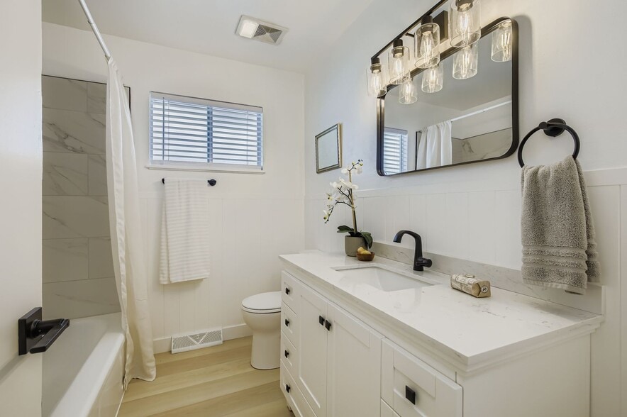 Building Photo - 604 Colorado St