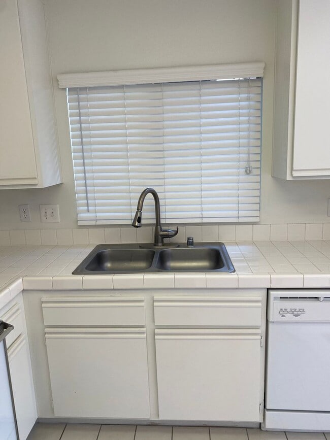 Building Photo - 1 Bedroom 1 Bathroom Available!