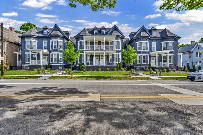 Building Photo - Furnished 2-Bedroom, 2-Bath Apartment near the Medical Campus