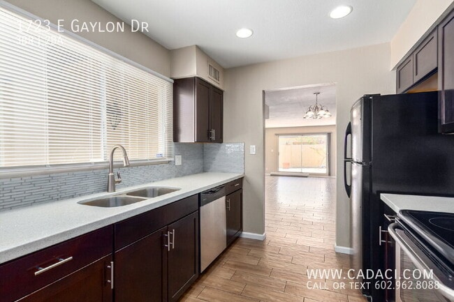 Building Photo - 1723 E Gaylon Dr