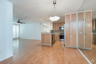 Building Photo - Marina District 2 Bedroom at Marina Park! ...