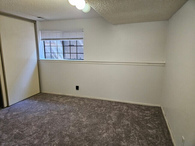 Building Photo - 3 BED 2 BATH IN AURORA