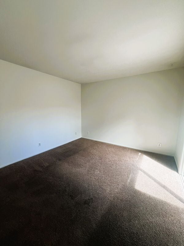 Building Photo - 21266 Burlington Ln