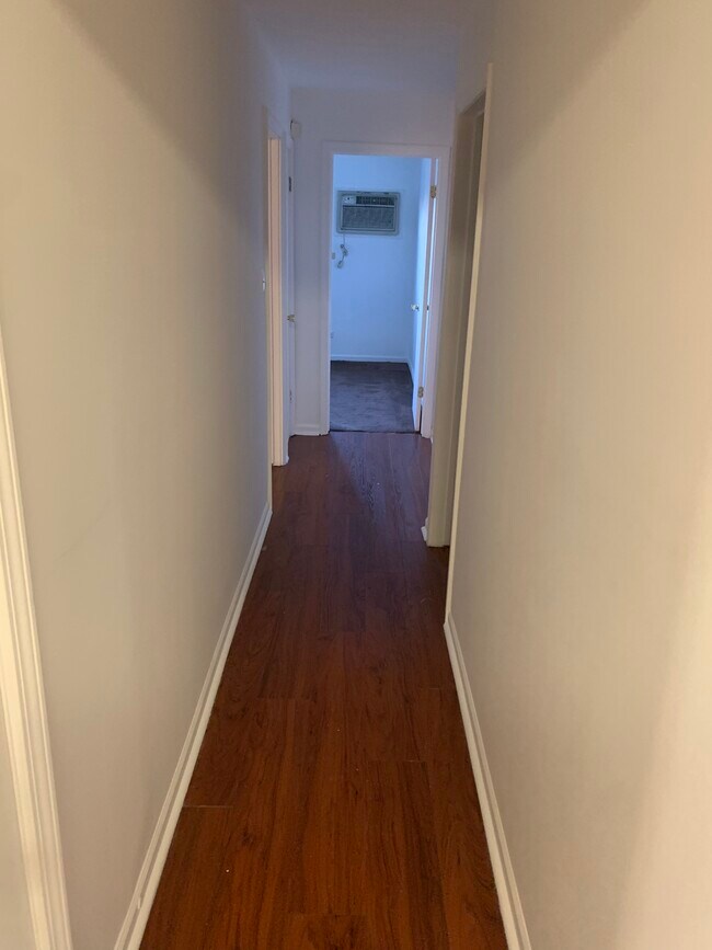 Building Photo - 1016 E 150th Pl