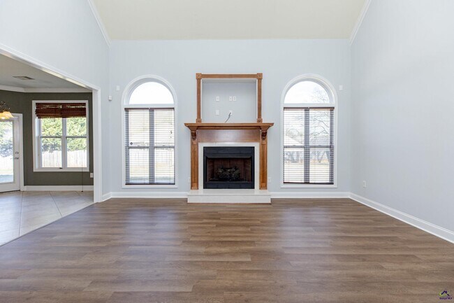 Building Photo - 100 Montview Way