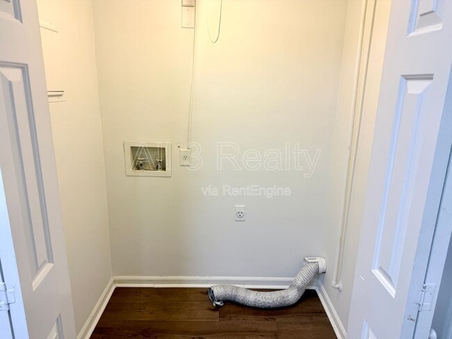 Building Photo - 470 S Jeff Davis Dr