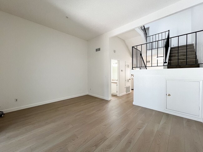 Building Photo - Spacious 2 Bed/2.5 Bath Napa Condo in Peac...
