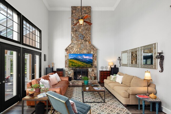 Building Photo - Spacious 6-Bedroom Furnished Home Near Asheville – Privacy, Comfort & Convenience!