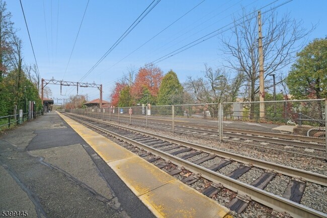 Building Photo - 246 Main St