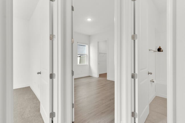 Building Photo - 5404 Golden Apple Dr