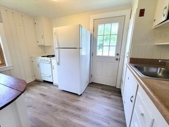 Building Photo - 3 River Rd