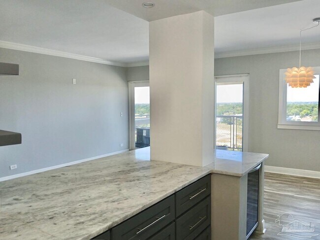 Building Photo - 825 Bayshore Dr